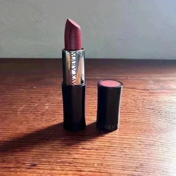 Mary Kay Creme Lipstick Midnight Red 033406 NEW Rouge Minuit - Picture 2 of 6